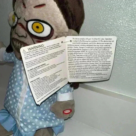 NWT! The Exorcist Animated Regan 13" 2019 Walking, Talking Plush Figure Horror - Picture 4 of 7